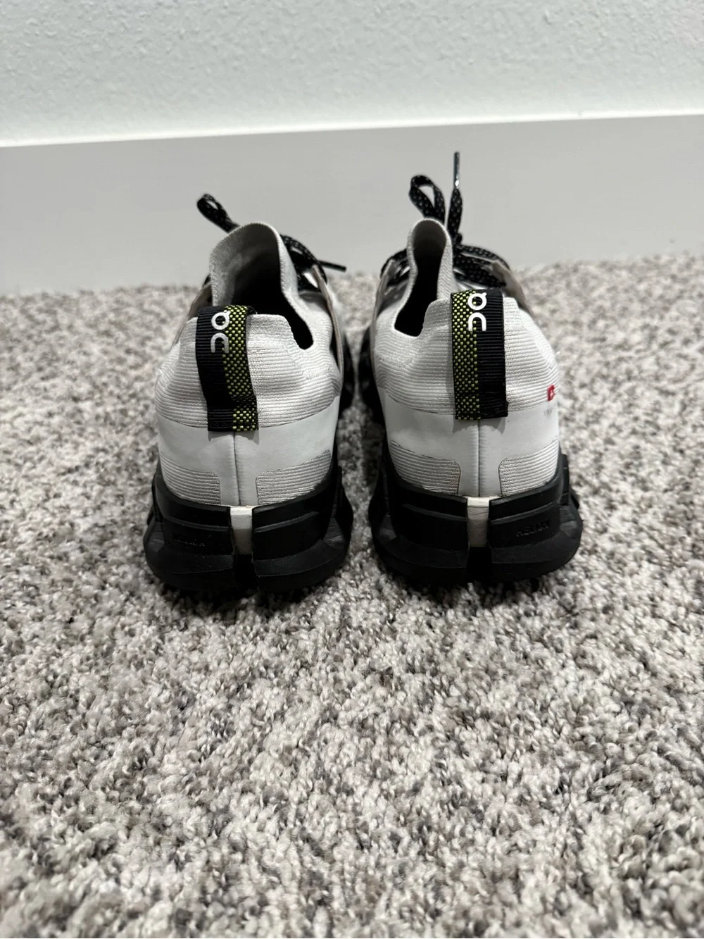 On Cloud Lightweight Light Gray and Black Running Shoes